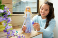 Disney Frozen SPIN & REVEAL™ Elsa Doll HTG25 3+