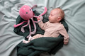 Hencz Toys Humming Toy with Cry Sensor Pink Octopus 0+