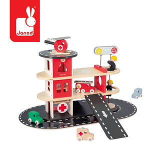 Janod Wooden Fire Station 2+