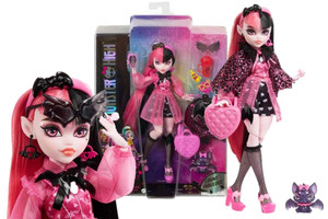 Monster High Draculaura Doll With Pet And Accessories HHK51 4+