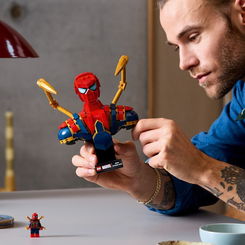 LEGO Marvel Iron Spider-Man Bust 76326 18+