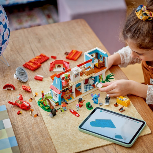 LEGO Disney Lilo and Stitch Beach House 9+