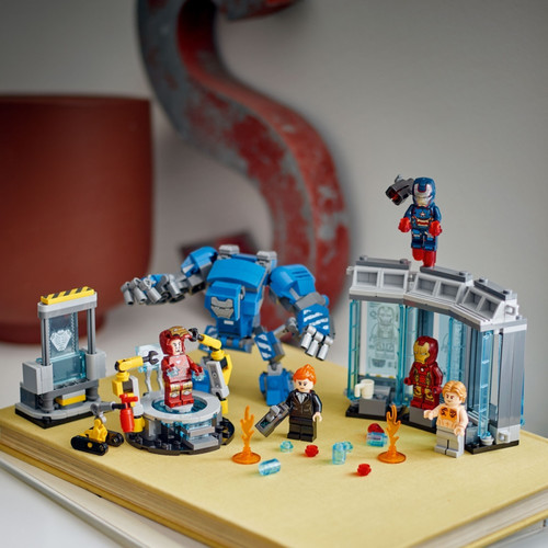 LEGO Super Heroes Iron Mans Laboratory: Hall of Armor 8+