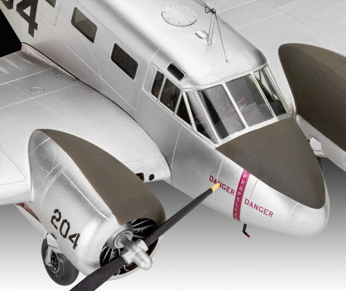 Revell Model Kit Beechcraft model 18 1/48 10+