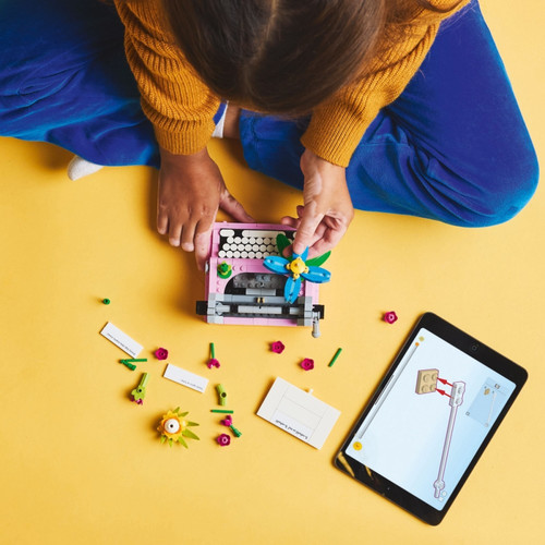 LEGO Creator Typewriter with Flowers 8+