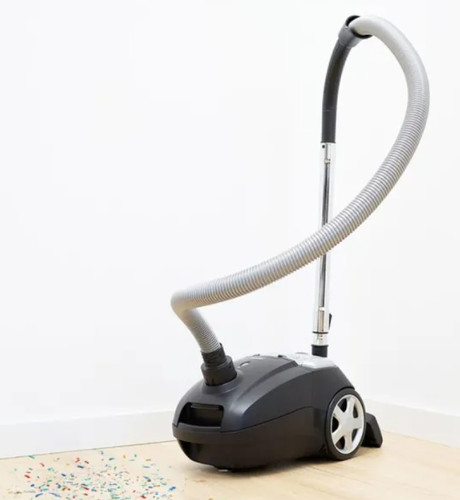 MPM MOD-54 Bagged Cylinder Vacuum Cleaner, Black/Red