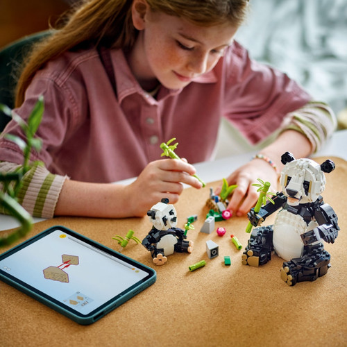 LEGO Creator Wild Animals: Panda Family 8+