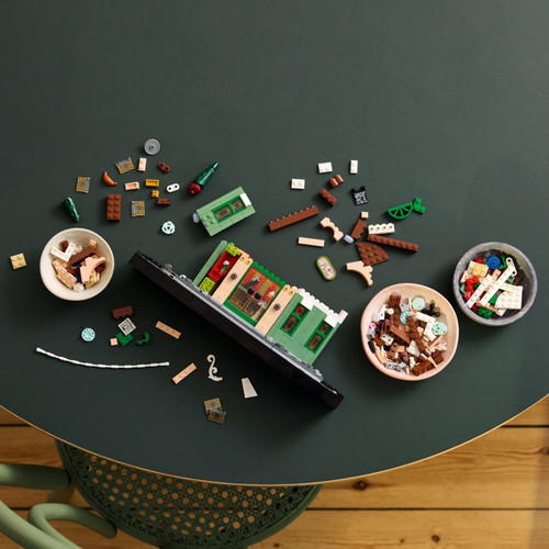 LEGO Icons French Cafe 18+