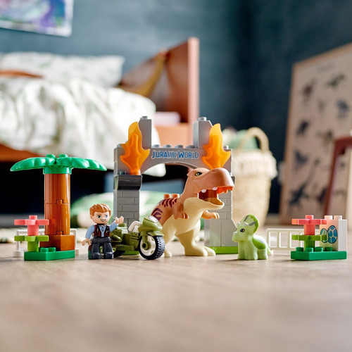 LEGO DUPLO T. rex and Triceratops Dinosaur Breakout 2+