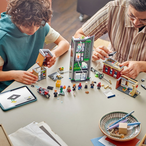 LEGO Marvel Spider-Man vs. Oscorp 10+