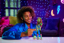 MONSTER HIGH™ VENUS MCFLYTRAP™ Doll HRP81 4+