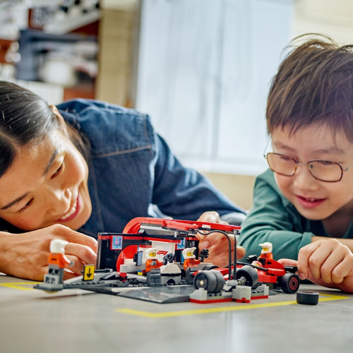 LEGO City F1 Pit Stop & Pit Crew with Ferrari Car 6+