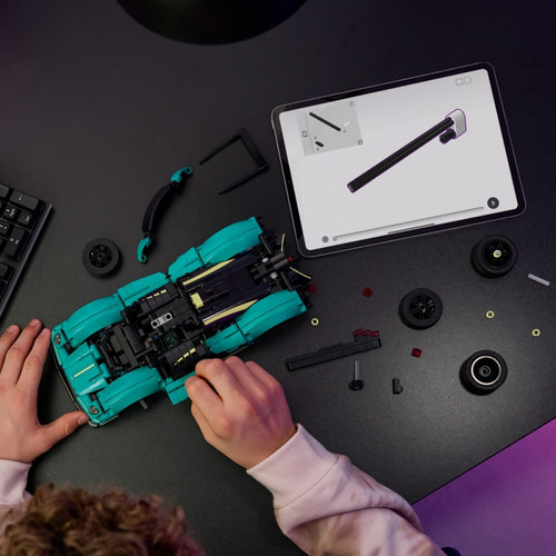 LEGO Technic Aston Martin Valkyrie 9+