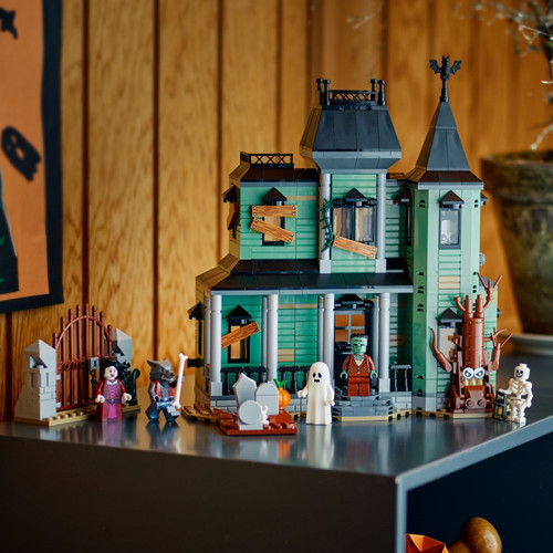 LEGO Creator 3-in-1 Haunted Mansion 9+