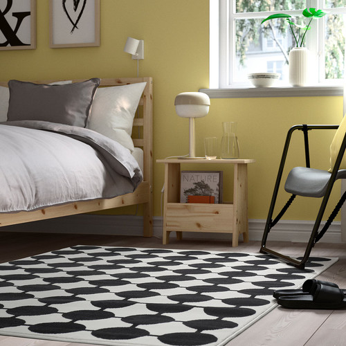 VÄNDPLATS Rug, low pile, white/black dotted, 133x195 cm