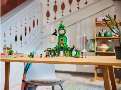 LEGO Wicked Welcome to Emerald City 9+