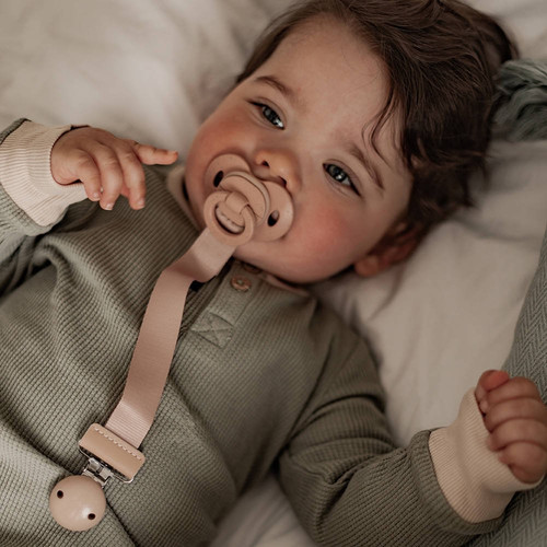 Elodie Details - Wooden Pacifier Clip - Blushing Pink