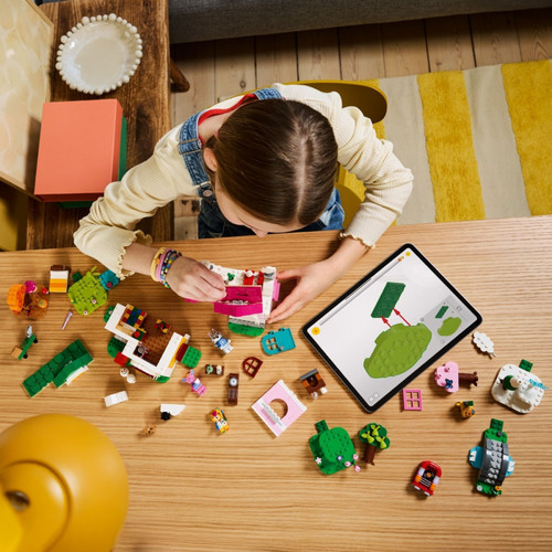 LEGO Animal Crossing Creative Houses: Seasons of Fun 7+