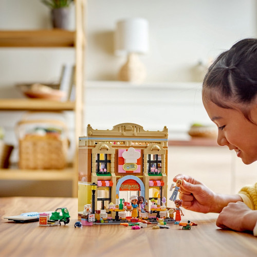 LEGO Friends Restaurant and Cooking School 8+
