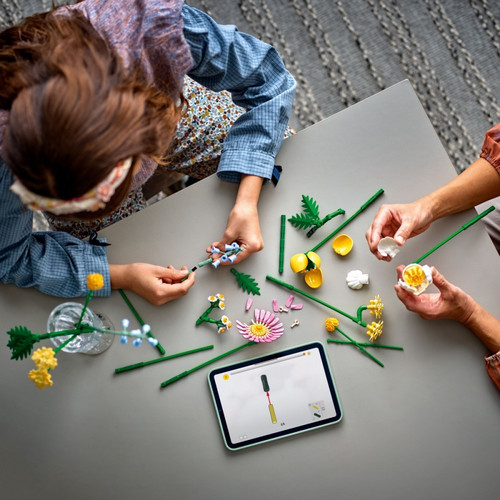 LEGO Icons Petite Sunny Bouquet 9+