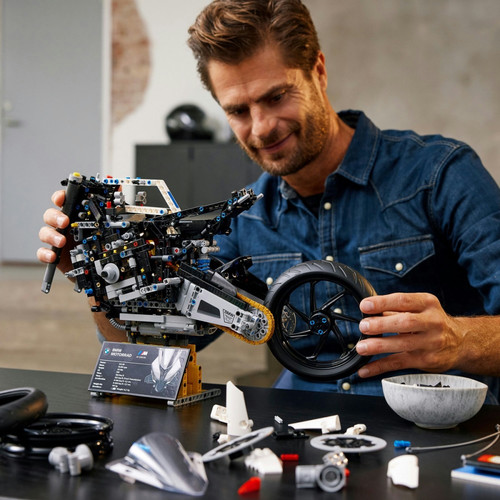 LEGO Technic BMW M 1000 RR 18+