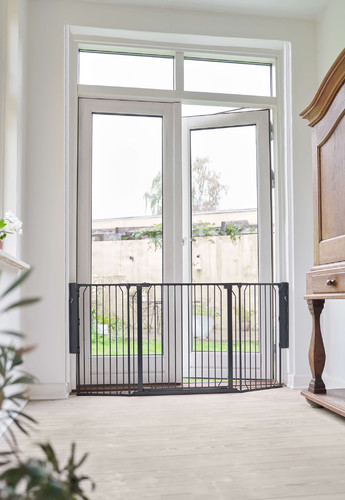 Baby Dan Carl Wide outdoor safety gate, black