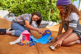 Hot Wheels Skate Amusement Park Set HGT95 +