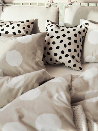 KLYNNETÅG Duvet cover and 2 pillowcases, beige/white/dotted, 200x200/50x60 cm