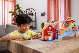Disney Pixar Cars Rescue Road Obstacle Race Playset JFL57 4+