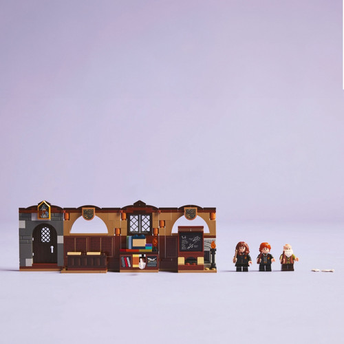 LEGO Harry Potter Hogwarts Castle: Charms Class 8+