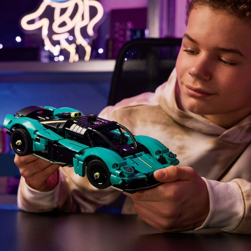 LEGO Technic Aston Martin Valkyrie 9+
