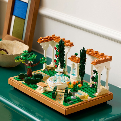 LEGO Icons Fountain Garden 18+