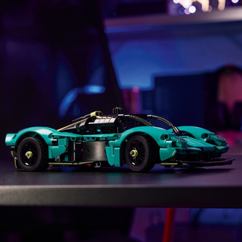 LEGO Technic Aston Martin Valkyrie 9+
