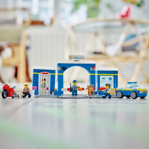 LEGO City Police Station Chase 4+