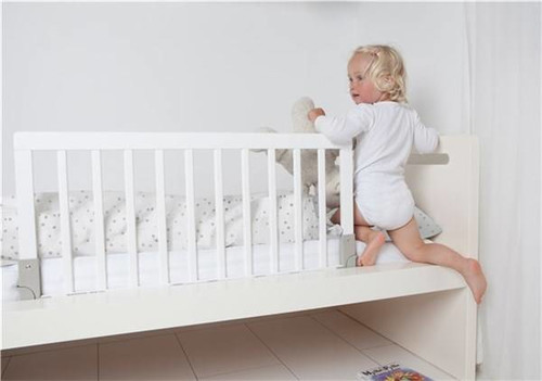 Baby Dan Wooden Bed Guard, white