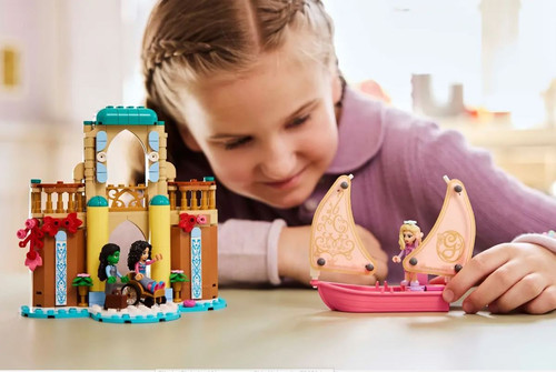 LEGO Wicked Glinda, Elphaba & Nessarose at Shiz University 7+