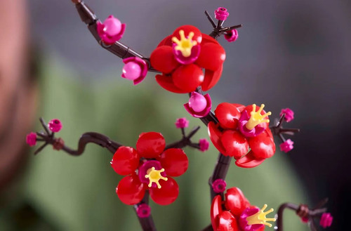 LEGO Icons Plum Blossom 18+