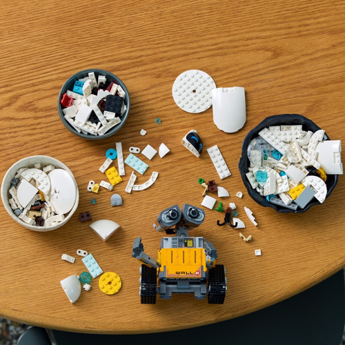 LEGO Disney Pixar WALL-E and EVE 18+