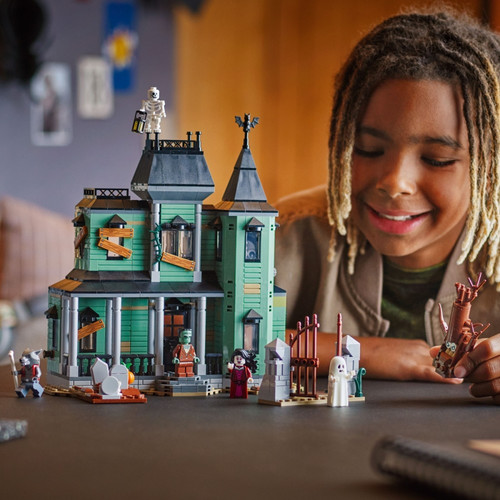 LEGO Creator 3-in-1 Haunted Mansion 9+