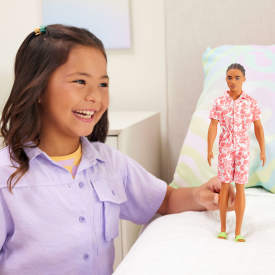Barbie Fashionistas Ken Doll #235 HYT99 3+