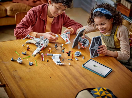 LEGO Star Wars TIE Fighter & X-wing Mash-up 9+